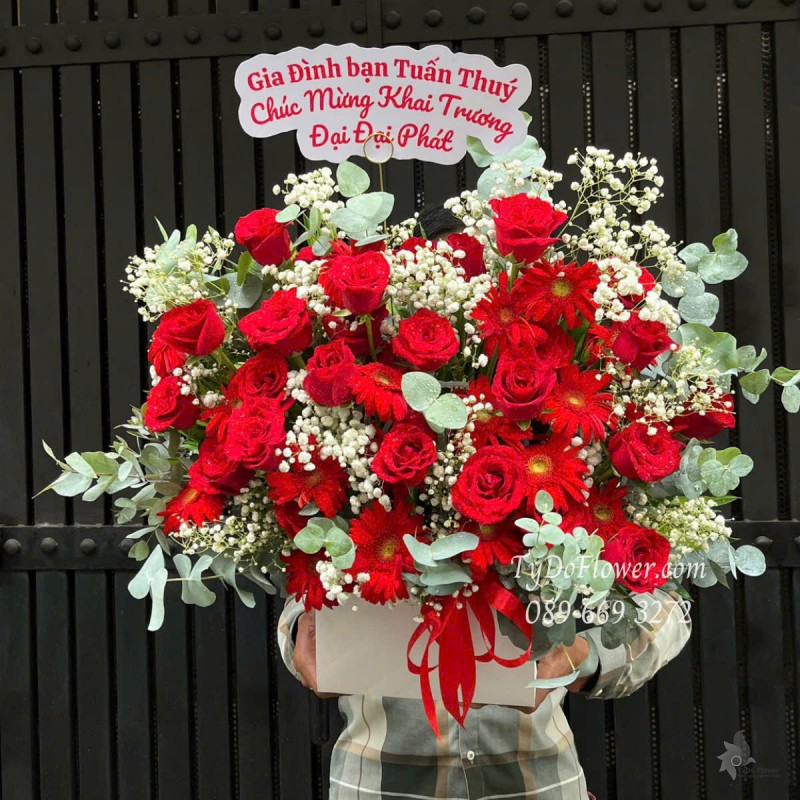 G0525388 GIỎ HOA CHÚC MỪNG KHAI TRƯƠNG HỒNG PHÁT Thiết kế Hoa Hồng Đỏ, Đồng Tiền Đỏ