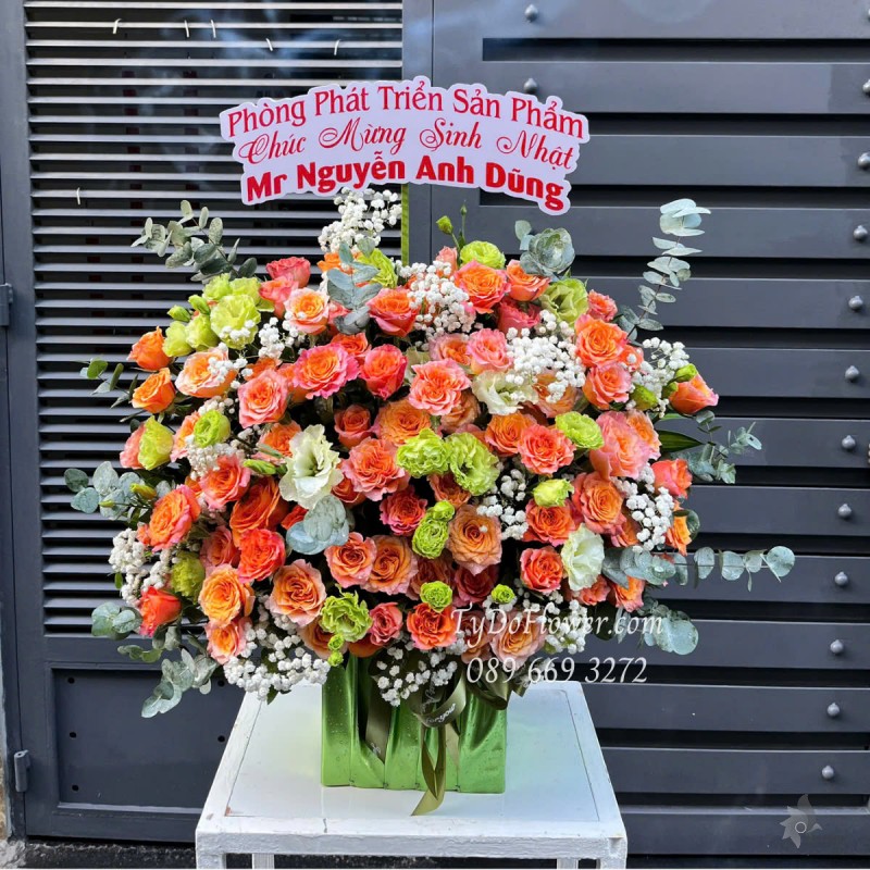 G0525394 GIỎ HOA CHÚC MỪNG SINH NHẬT Thiết kế Hoa Hồng Cam Spirit, Cát Tường Xanh Bơ