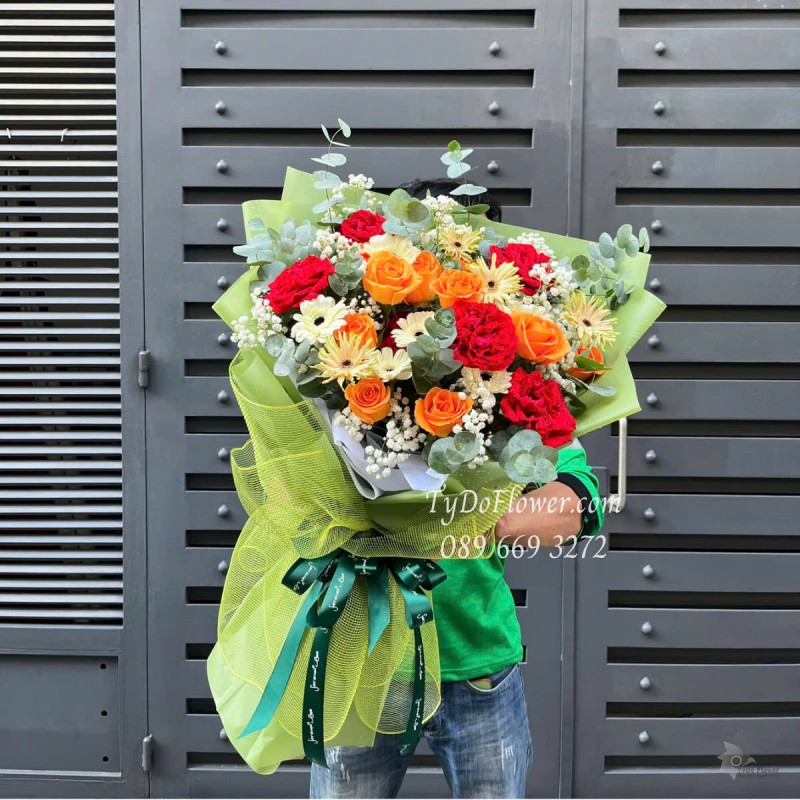 B0525405 BÓ HOA CHÚC MỪNG Thiết kế Hoa Hồng Đỏ Red Ohara, Cam Spirit, Đồng Tiền