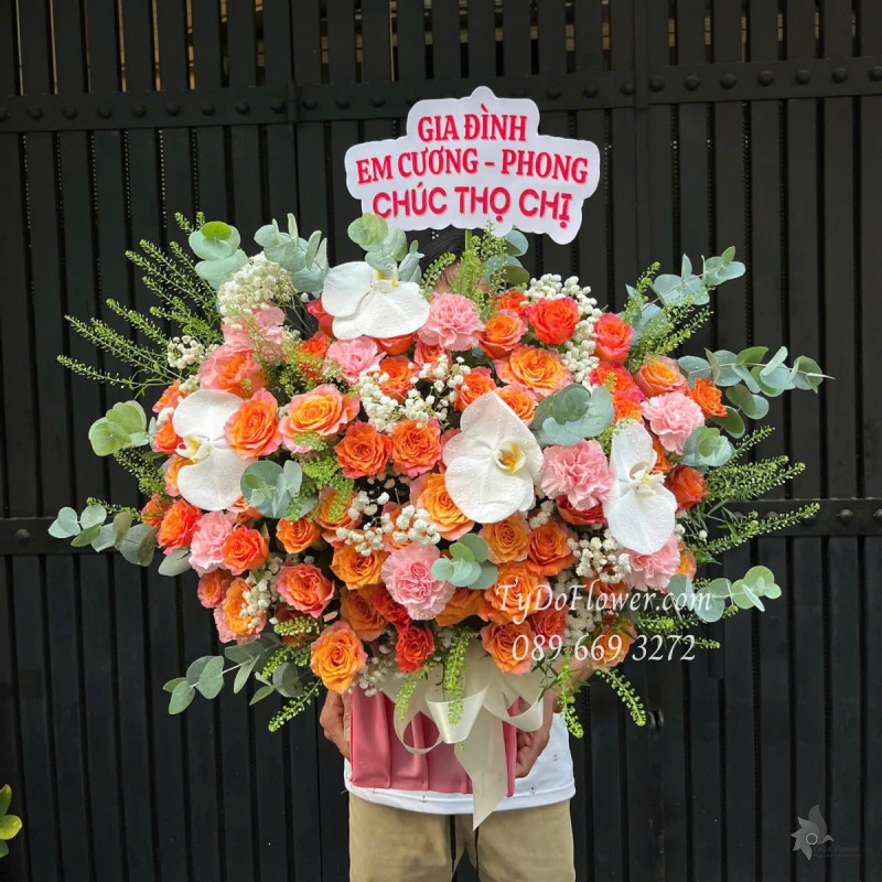 G0525417 GIỎ HOA CHÚC THỌ Thiết kế Hoa Hồng Cam Spirit, Cẩm Chướng Phăng Phồng, Lan Hồ Điệp