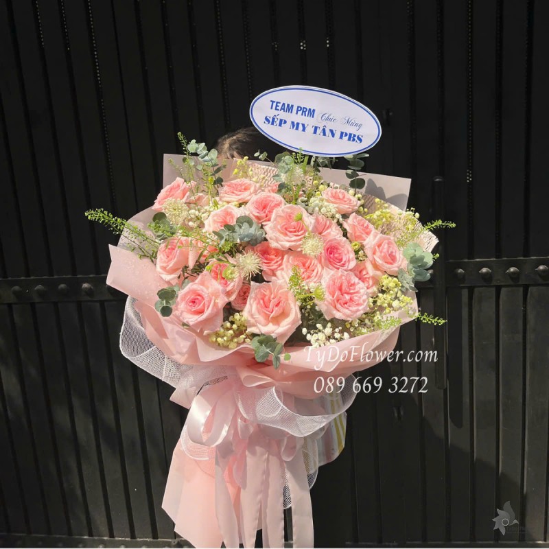 B0525424 BÓ HOA CHÚC MỪNG Thiết kế Hoa Hồng Pink Ohara