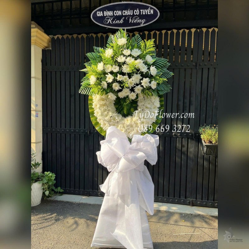 KCB0625434 KỆ HOA TANG LỄ VÒNG HOA CHIA BUỒN Kính Viếng Thiết kế vòng hoa cúc trắng