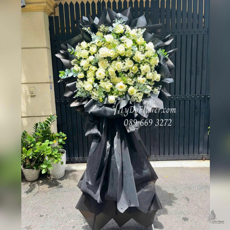 KCB0625438 KỆ HOA TANG LỄ VÒNG HOA CHIA BUỒN Kính Viếng Thiết kế hoa hồng trắng