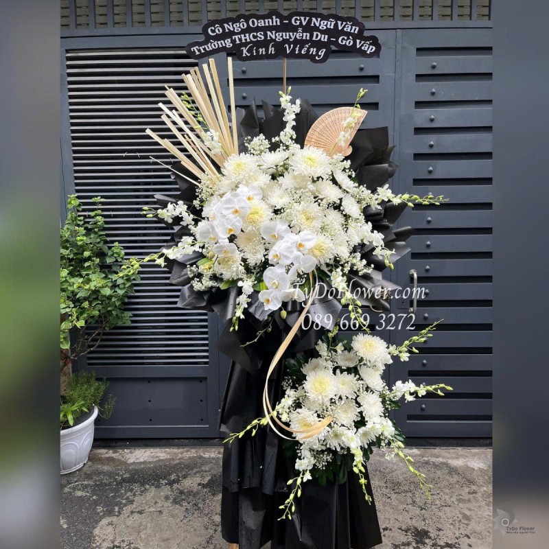 KCB0625441 KỆ HOA TANG LỄ VÒNG HOA CHIA BUỒN Kính Viếng Thiết kế hoa lan, hoa cúc, lan hồ điệp