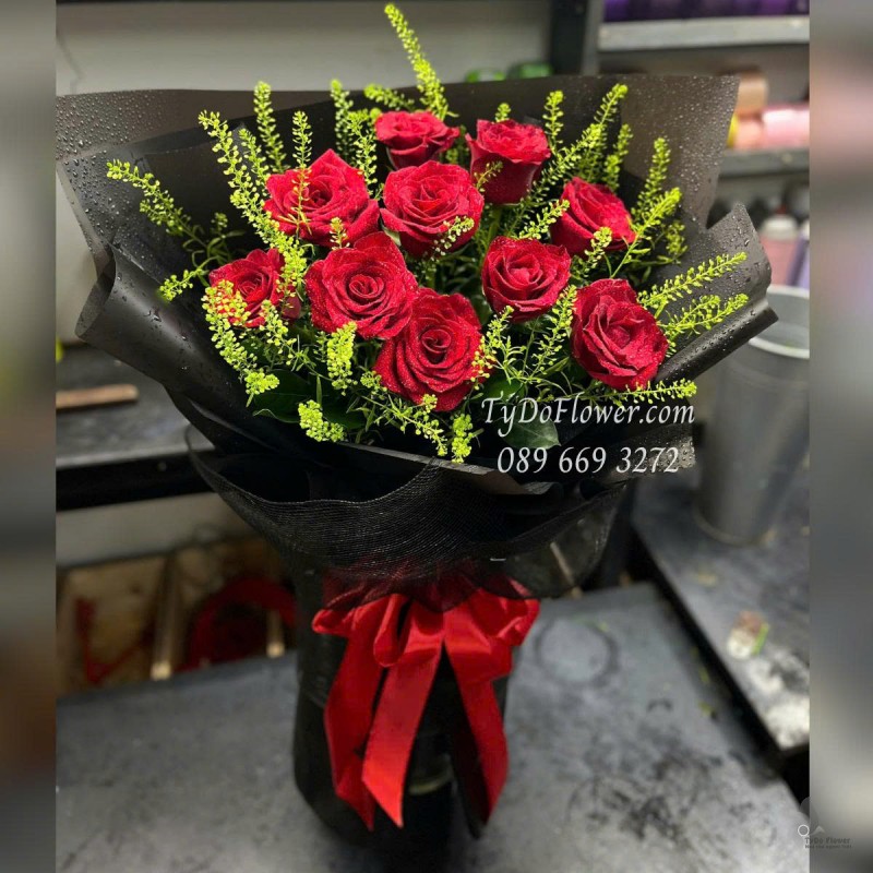 B0625453 BÓ HOA CHÚC MỪNG Thiết kế Hoa Hồng Đỏ Ecuador