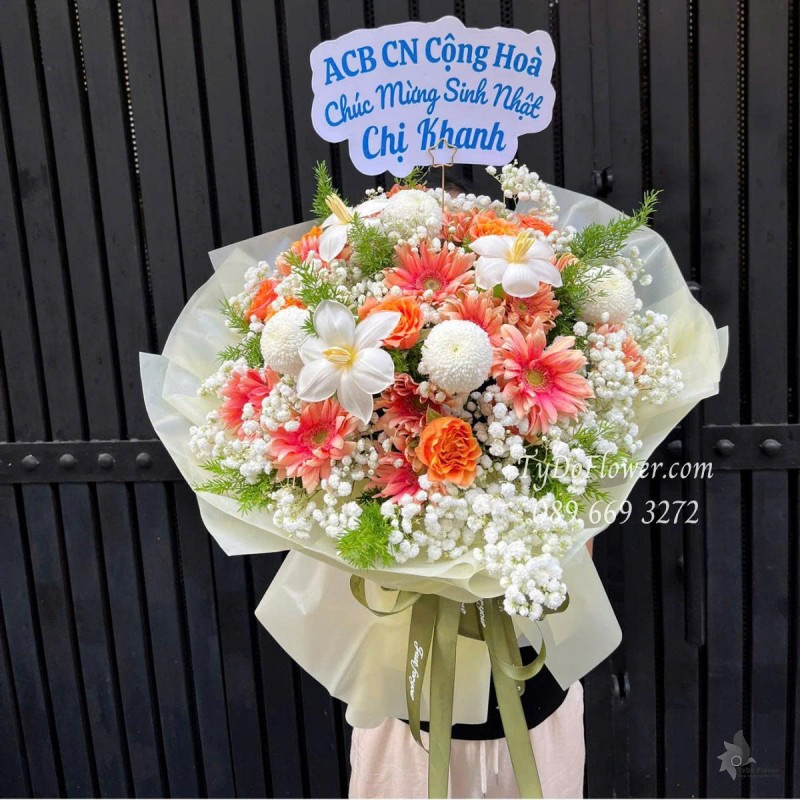 B0625455 BÓ HOA CHÚC MỪNG SINH NHẬT Thiết kế Hoa Hồng Cam Spirit, Hoa Tulip, Cúc Ping Pong, Đồng Tiền Xoăn