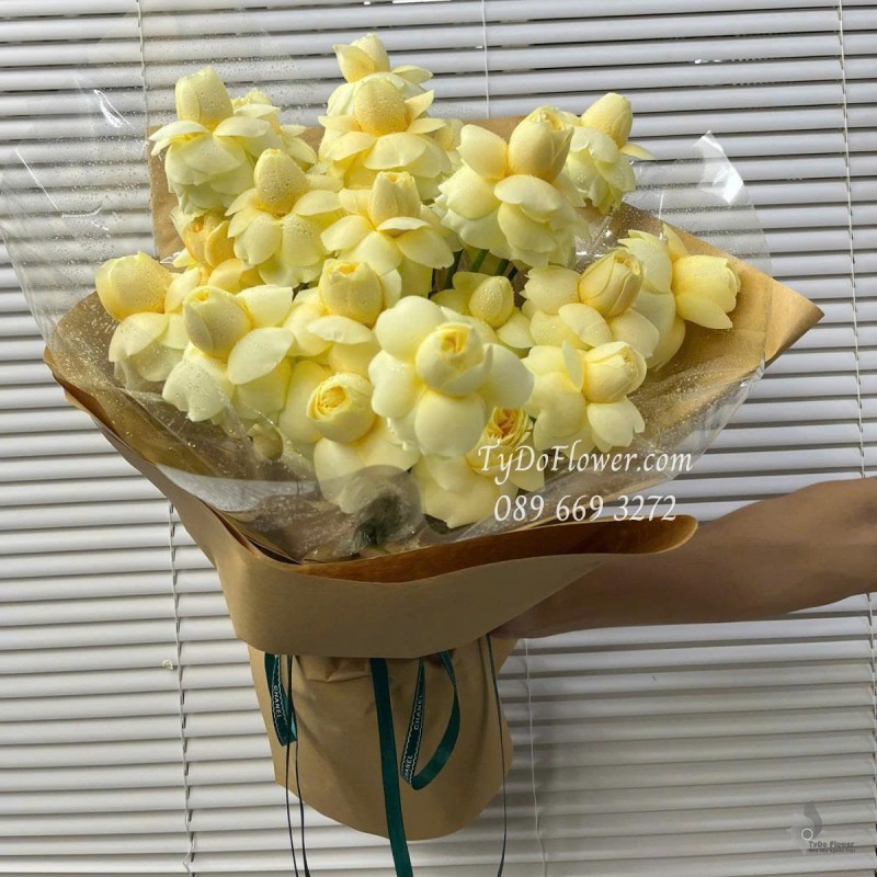 B0625458 BÓ HOA CHÚC MỪNG  Thiết kế Hoa Hồng Vàng Victor