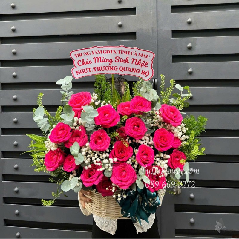 G0625470 GIỎ HOA CHÚC MỪNG SINH NHẬT Thiết kế Hoa Hồng Pink Floyd