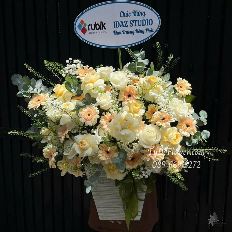 G0625471 GIỎ HOA CHÚC MỪNG KHAI TRƯƠNG HỒNG PHÁT Thiết kế Hoa Hồng Vàng Victor, Đồng Tiền Mini