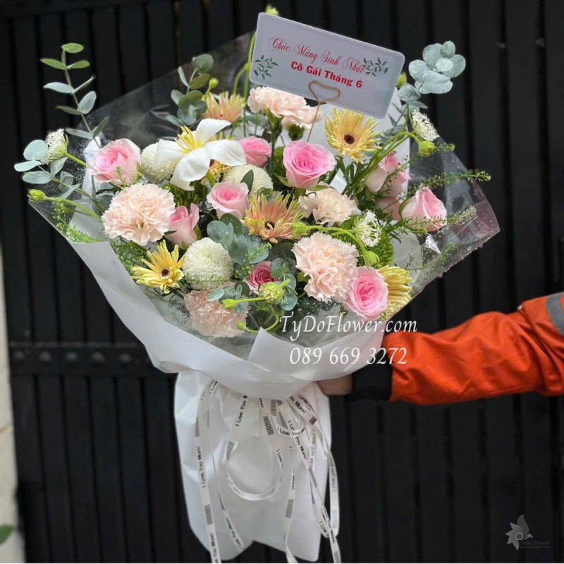 B0625482 BÓ HOA CHÚC MỪNG SINH NHẬT Thiết kế gam màu Pastel phối hợp hoa ngẫu nhiên