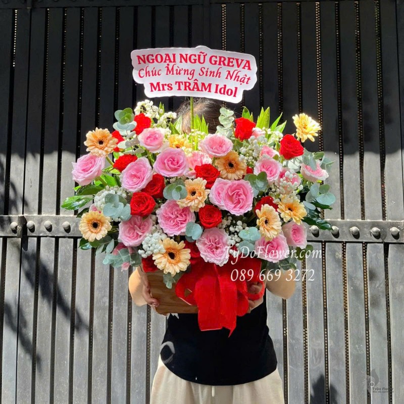 G0625496 GIỎ HOA CHÚC MỪNG SINH NHẬT Thiết kế gam màu đỏ vàng cam, chủ đạo Hoa Hồng Đỏ. Pink Ohara Roses, Đồng Tiền Cam