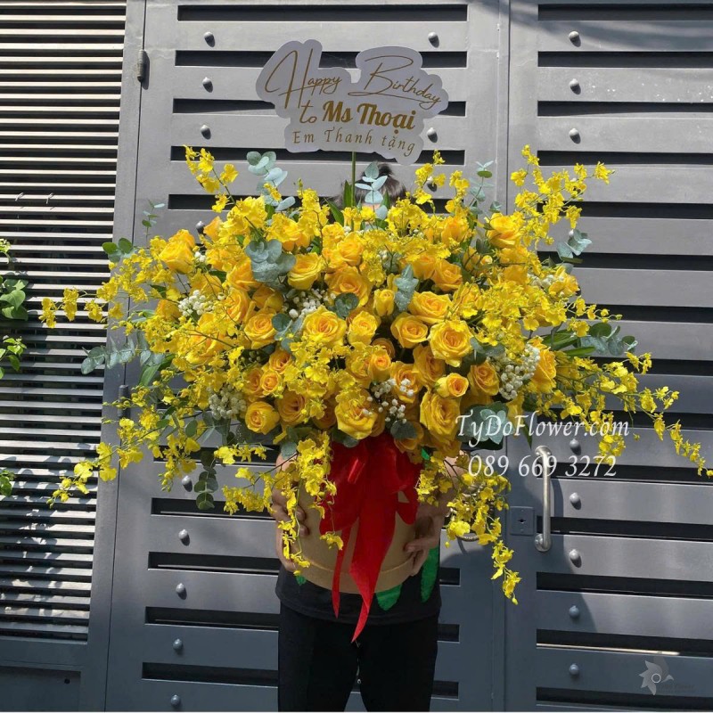 G0625499 GIỎ HOA CHÚC MỪNG SINH NHẬT Thiết kế Hoa Hồng Vàng Gold, Hoa Lan Vũ Nữ