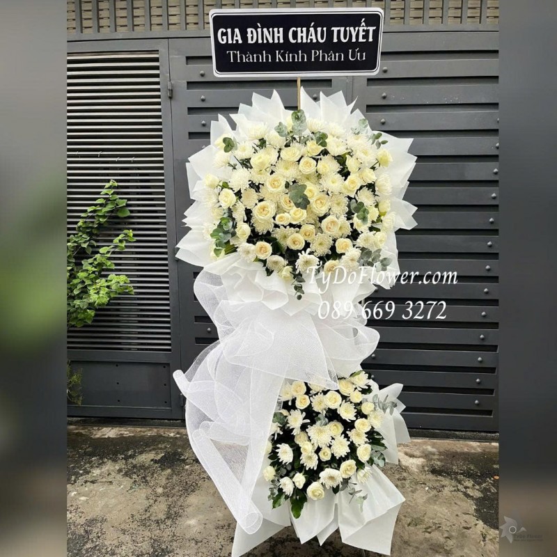 KCB0625500 KỆ HOA TANG LỄ VÒNG HOA CHIA BUỒN Thành Kính Phân Ưu thiết kế 02 tầng hoa hồng trắng, hoa cúc trắng