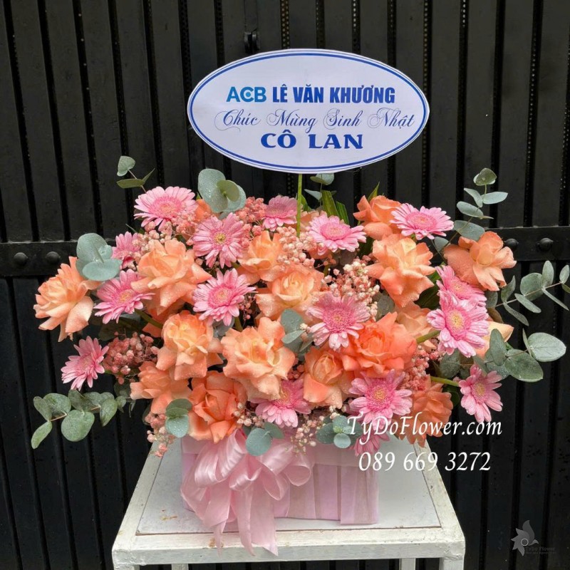 G0725536 GIỎ HOA CHÚC MỪNG SINH NHẬT Thiết kế gam màu hồng cam