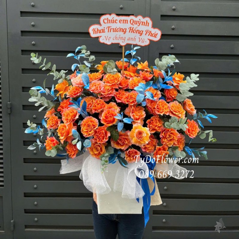 G0725539 GIỎ HOA CHÚC MỪNG KHAI TRƯƠNG HỒNG PHÁT Thiết kế Hoa Hồng Cam Spirit gấp cánh