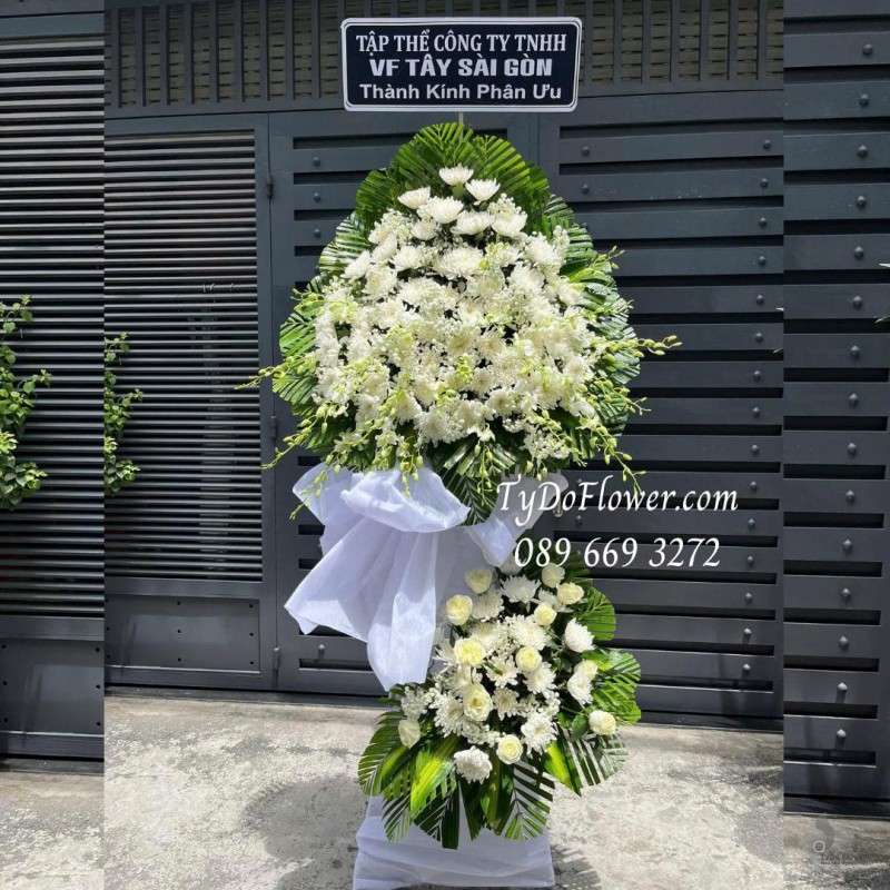KCB0725550 KỆ HOA TANG LỄ VÒNG HOA CHIA BUỒN Thành Kính Phân Ưu thiết kế 02 tầng hoa cúc trắng, hoa lan trắng, hoa hồng trắng