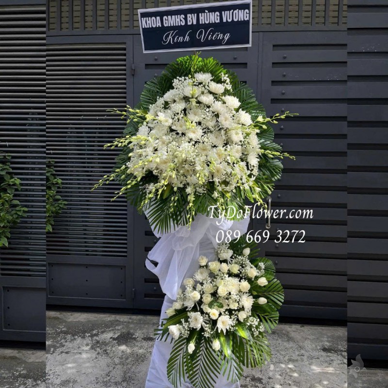 KCB0725551 KỆ HOA TANG LỄ VÒNG HOA CHIA BUỒN Kính Viếng thiết kế 02 tầng hoa cúc trắng, hoa lan trắng, hoa hồng trắng