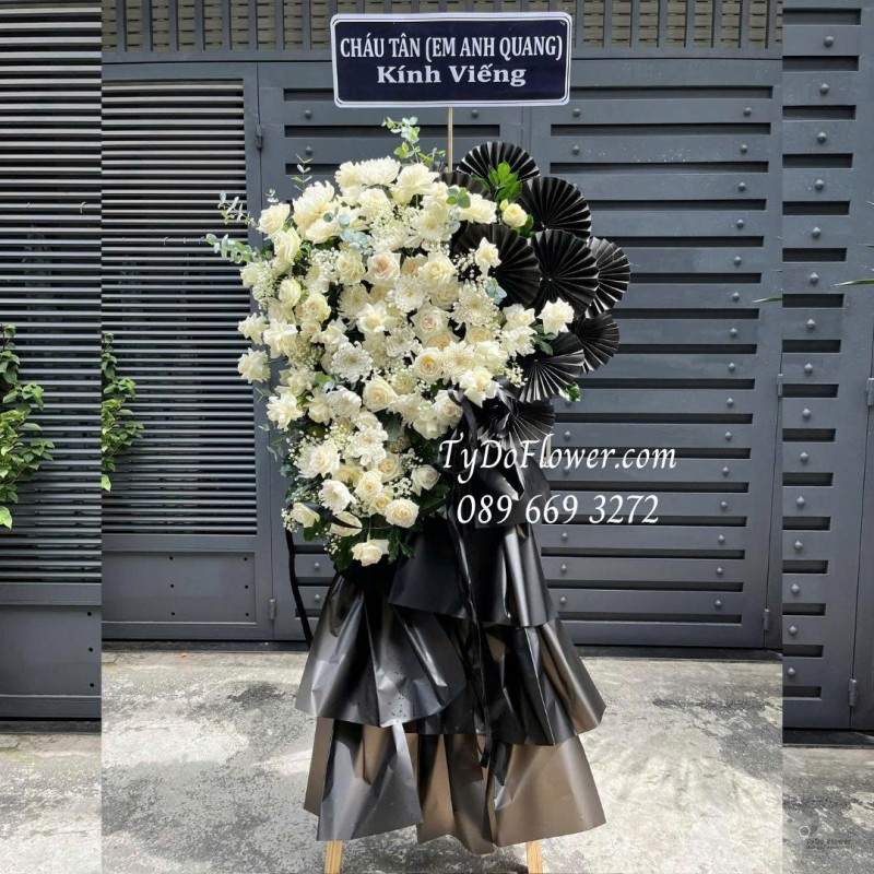 KCB0725552 KỆ HOA TANG LỄ VÒNG HOA CHIA BUỒN Kính Viếng thiết kế Hoa Hồng Trắng