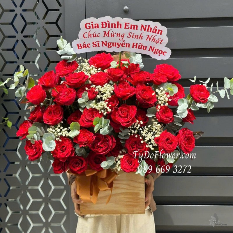 G0825559 GIỎ HOA CHÚC MỪNG SINH NHẬT Thiết kế Hoa Hồng Đỏ Red Ohara Rose