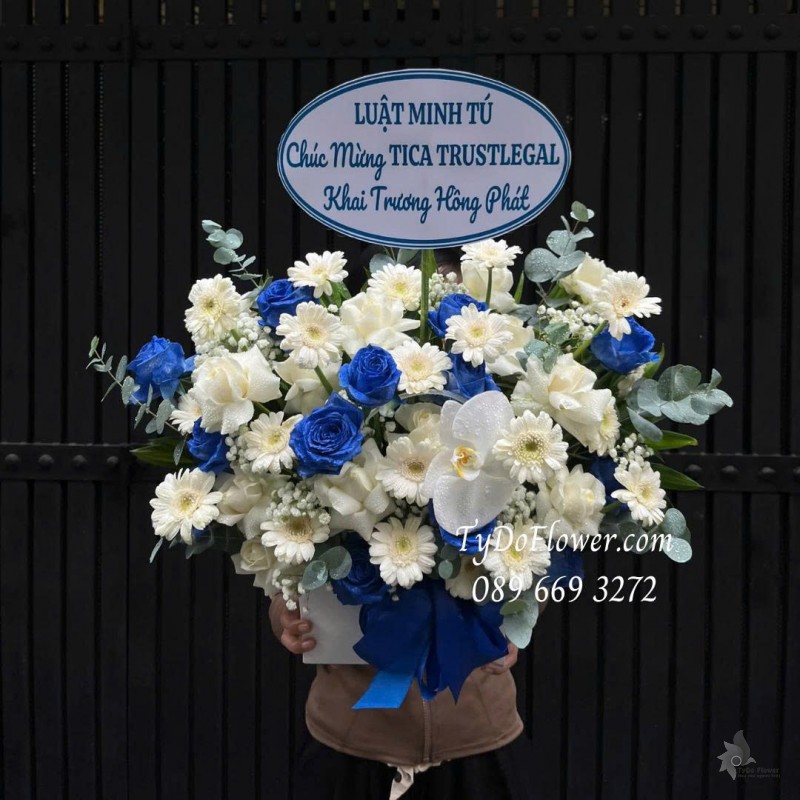 G0825568 GIỎ HOA CHÚC MỪNG KHAI TRƯƠNG HỒNG PHÁT Thiết kế gam màu trắng xanh dương