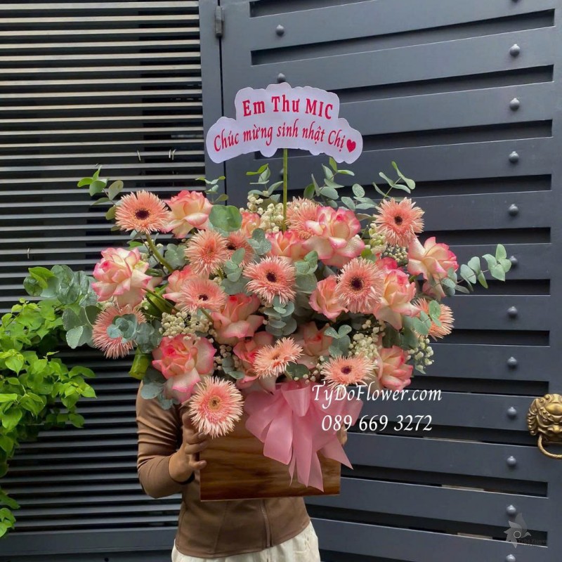 G0825569 GIỎ HOA CHÚC MỪNG SINH NHẬT Thiết kế Hoa Hồng Song Hỷ