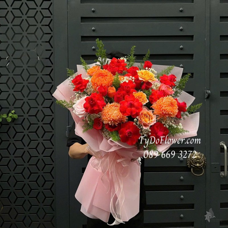B0825588 BÓ HOA CHÚC MỪNG Thiết kế Hoa Hồng Đỏ Pháp, Cam Spirit, Cúc Mẫu Đơn Cam