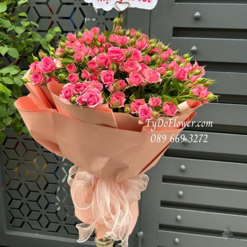 B0825590 BÓ HOA CHÚC MỪNG Thiết kế Hoa Hồng Tỷ Muội