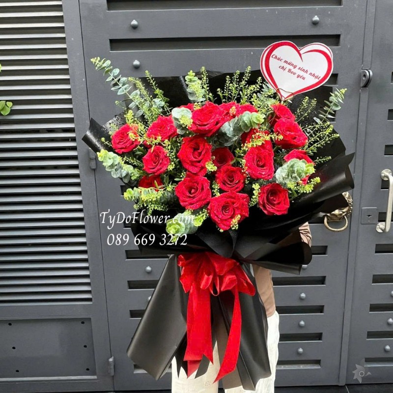 B0825591 BÓ HOA CHÚC MỪNG SINH NHẬT Thiết kế Hoa Hồng Đỏ Ecuador