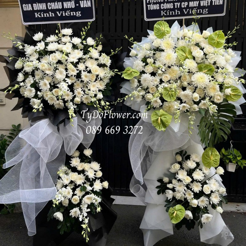 KCB0825608 MỘT CẶP KỆ HOA TANG LỄ VÒNG HOA CHIA BUỒN Hoa Kính Viếng Thiết kế 02 tầng, hoa cúc, lan thái, hoa hồng trắng