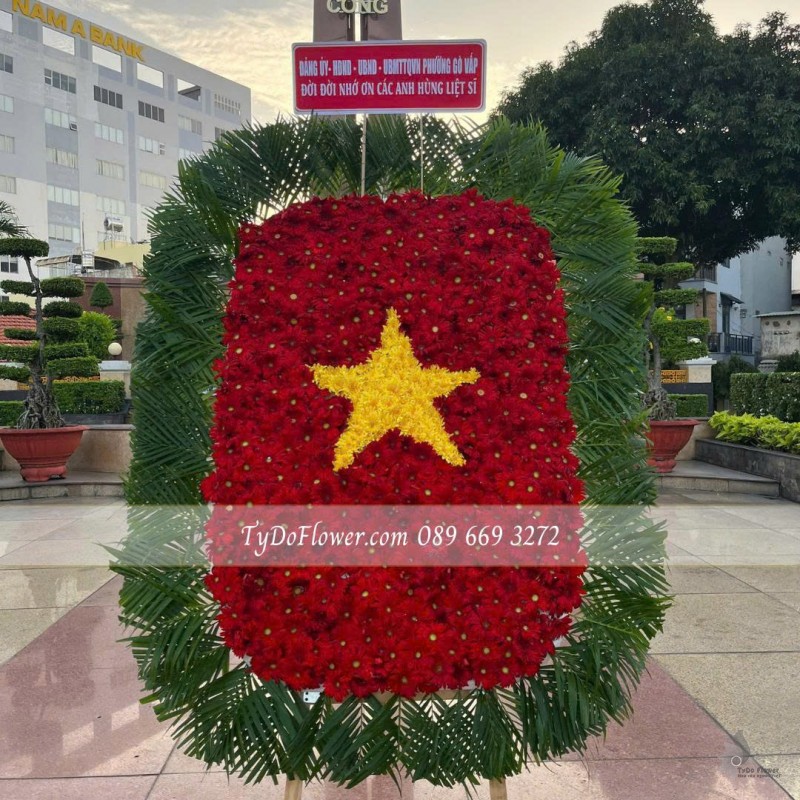 KCM0825624 KỆ HOA THIẾT KẾ CỜ ĐỎ SAO VÀNG