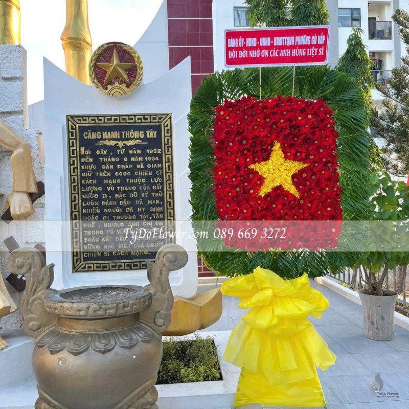 KCM0825625 KỆ HOA THIẾT KẾ CỜ ĐỎ SAO VÀNG