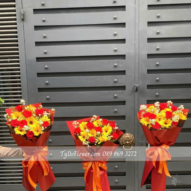 B0825627 ĐẶT TỪ 03 BÓ HOA CHÚC MỪNG trao tặng đại biểu, lễ tốt nghiệp