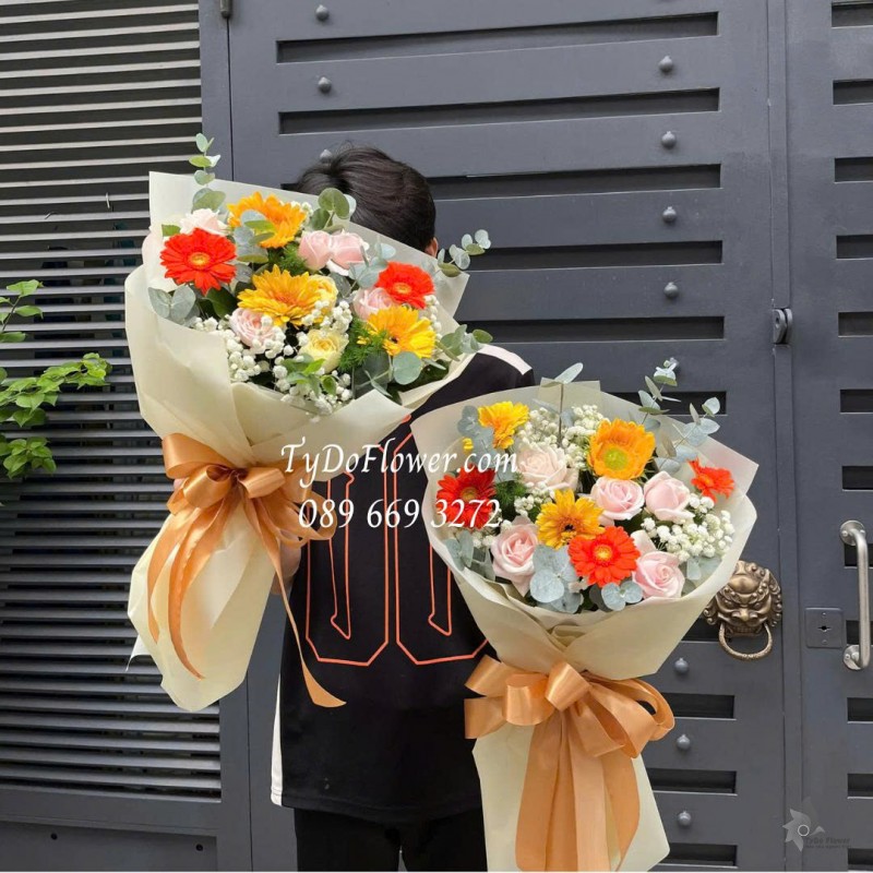 B0825631 ĐẶT TỪ 02 BÓ HOA CHÚC MỪNG trao tặng đại biểu, lễ tốt nghiệp