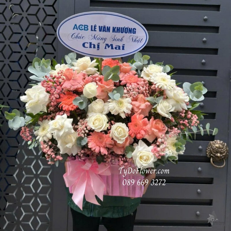 G0825654 GIỎ HOA CHÚC MỪNG SINH NHẬT Thiết kế hoa hồng, đồng tiền mini