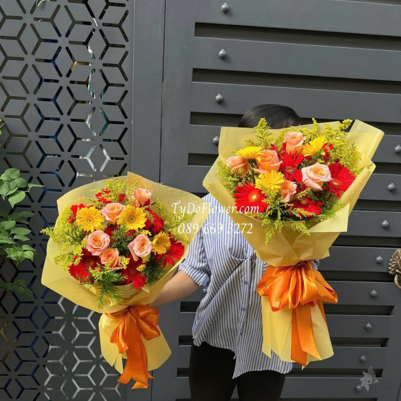 B0825658 ĐẶT TỪ 02 BÓ HOA CHÚC MỪNG trao tặng đại biểu, lễ tốt nghiệp