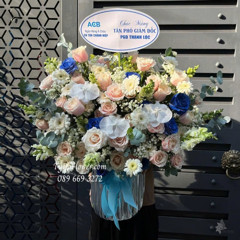 G0925668 GIỎ HOA CHÚC MỪNG TÂN PHÓ GIÁM ĐỐC Thiết kế hoa hồng Pink Mondial, xanh dương, mõm sói, lan hồ điệp