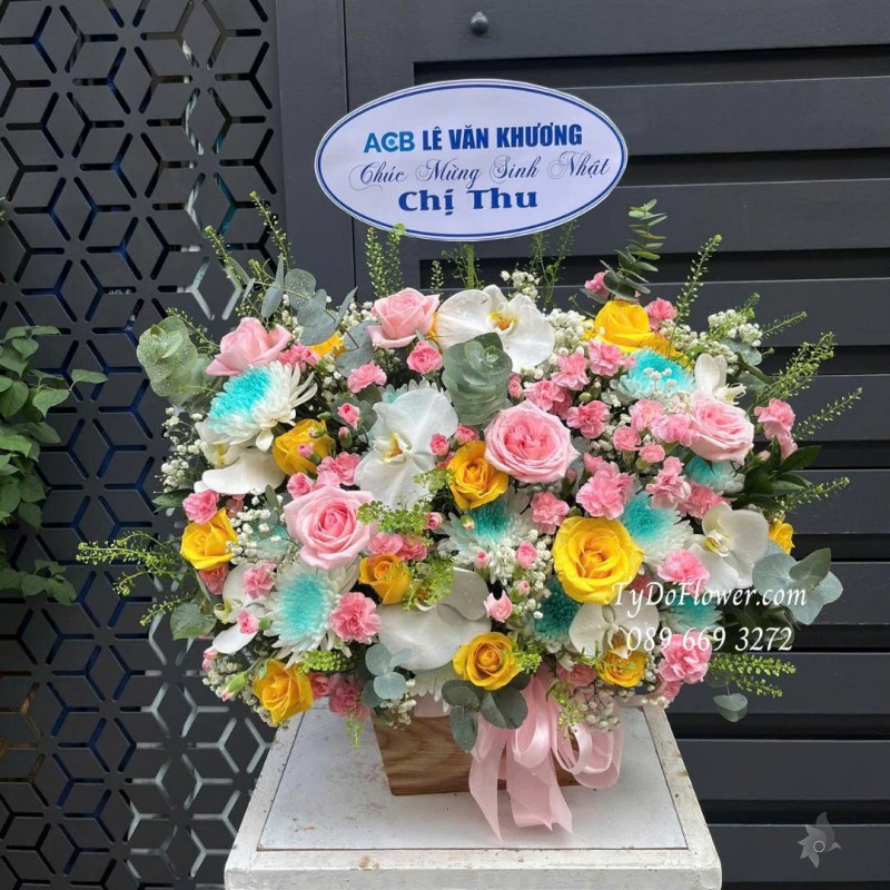 G0925669 GIỎ HOA CHÚC MỪNG SINH NHẬT Thiết kế hoa hồng Pink Ohara, Vàng Gold, cẩm chướng nhật, cúc trắng xanh dương, lan hồ điệp