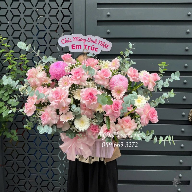 G0925678 GIỎ HOA CHÚC MỪNG SINH NHẬT Thiết kế hoa hồng lạc thần gấp cánh, cúc mẫu đơn hồng, đồng tiền mini