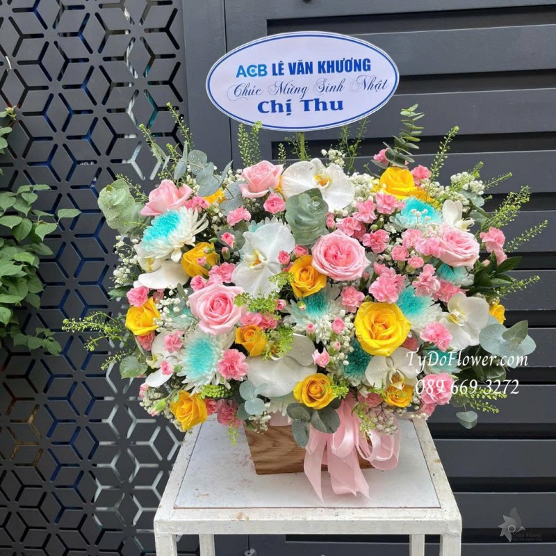 G0925700 GIỎ HOA CHÚC MỪNG SINH NHẬT Thiết kế hoa hồng Pink Ohara, Vàng Gold, lan hồ điệp, cẩm chướng nhật, cúc trắng xanh dương