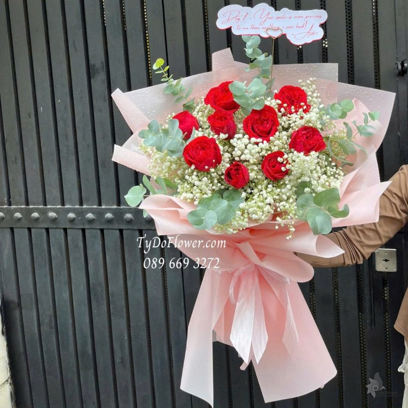 B0925711 BÓ HOA TÌNH YÊU Thiết kế hoa hồng đỏ Red Ohara, Baby trắng