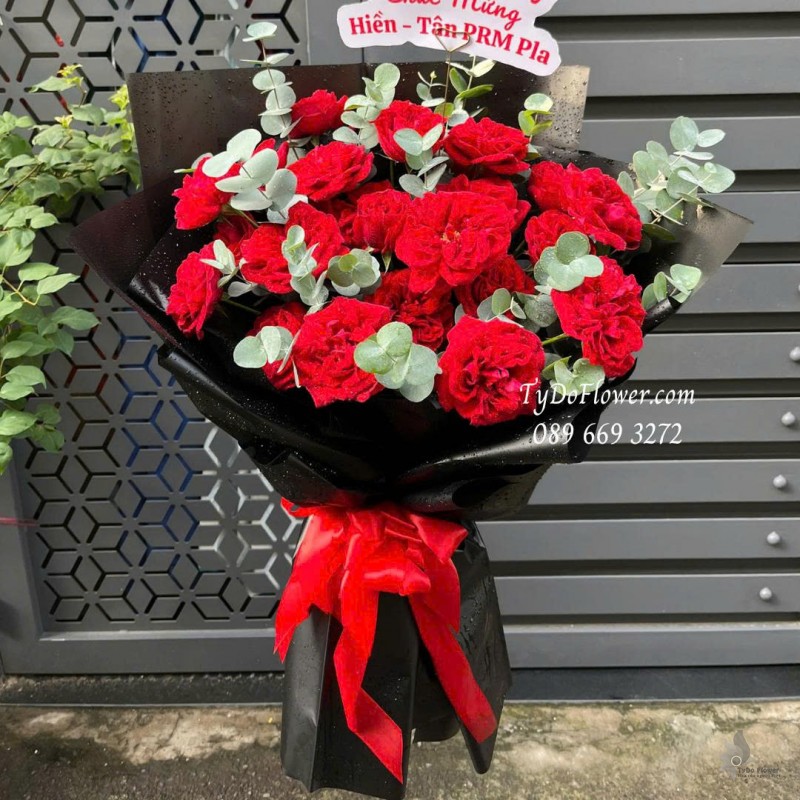 B0925716 BÓ HOA CHÚC MỪNG Thiết kế hoa hồng đỏ Red Ohara