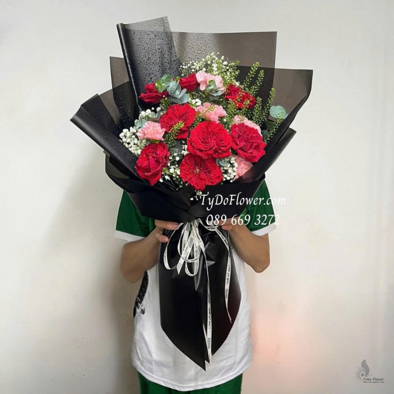 B0925719 BÓ HOA CHÚC MỪNG Thiết kế hoa hồng đỏ Red Ohara, phăng hồng