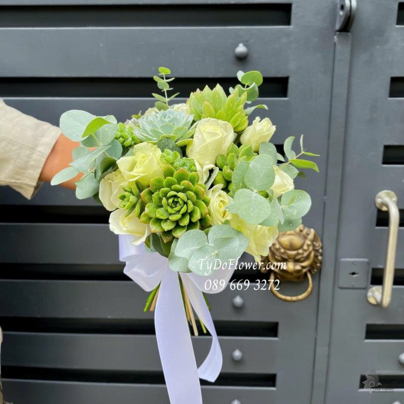 B0925720 BÓ HOA CƯỚI Thiết kế hoa sen đá, hoa hồng trắng