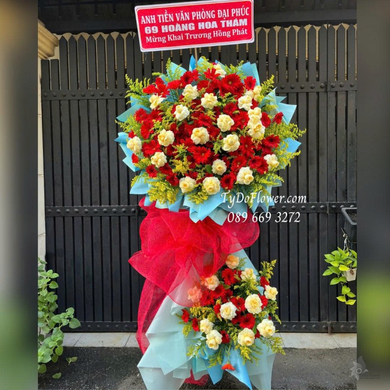 KCM0925722 KỆ HOA CHÚC MỪNG KHAI TRƯƠNG HỒNG PHÁT Thiết kế hoa hồng vàng Victor, đồng tiền đỏ