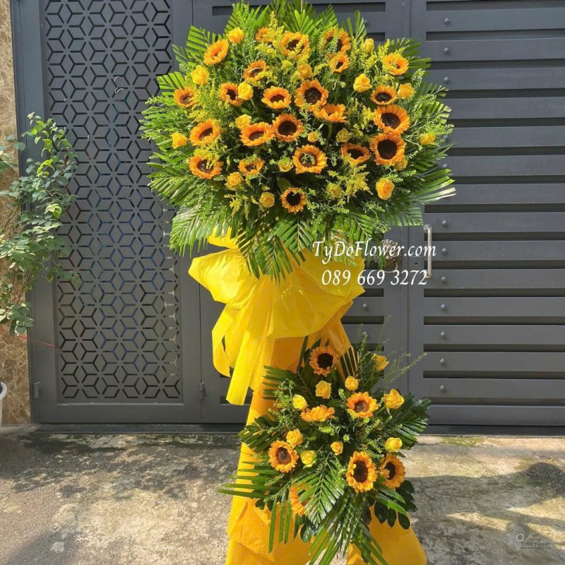 KCM0925724 KỆ HOA CHÚC MỪNG Thiết kế hoa hồng vàng Gold, hoa hướng dương