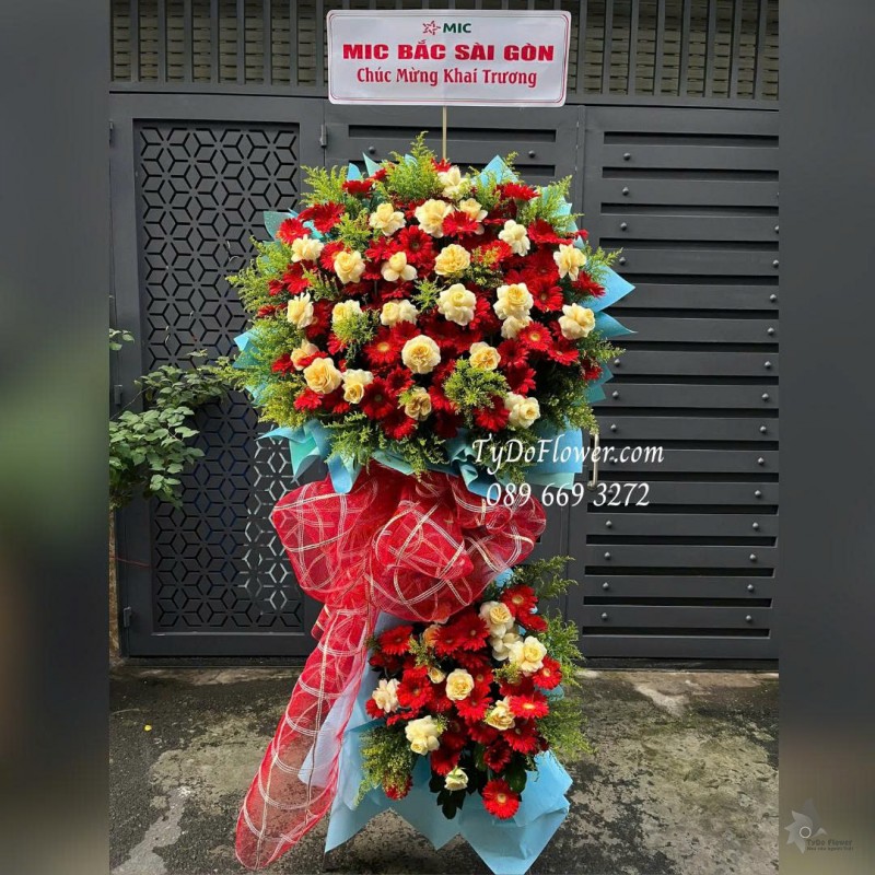 KCM0925731 KỆ HOA CHÚC MỪNG KHAI TRƯƠNG HỒNG PHÁT Thiết kế hoa hồng vàng Victor, đồng tiền đỏ