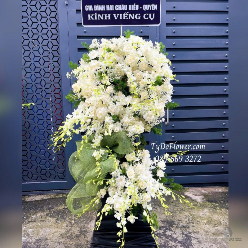 KCB0925732 KỆ HOA TANG LỄ VÒNG HOA CHIA BUỒN Hoa Kính Viếng Thiết kế 02 tầng, hoa lan, hồng, cúc, baby