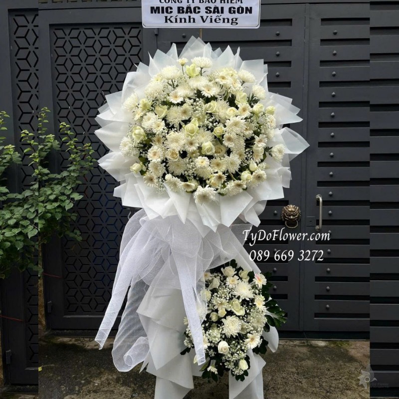 KCB0925736 KỆ HOA TANG LỄ VÒNG HOA CHIA BUỒN Hoa Kính Viếng Thiết kế 02 tầng, hoa hồng, cúc, đồng tiền, baby