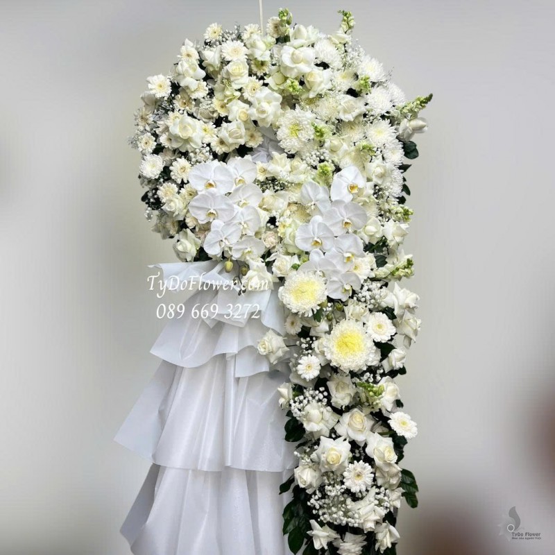 KCB0925748 KỆ HOA TANG LỄ VÒNG HOA CHIA BUỒN Hoa Kính Viếng Thiết kế hoa hồng, đồng tiền, lan hồ điệp, mõm sói, cúc Magnum