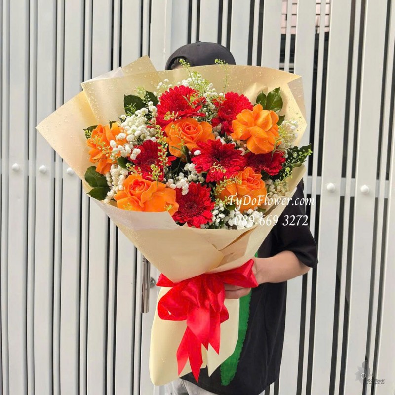 B1025803 BÓ HOA CHÚC MỪNG Thiết kế hoa hồng cam, đồng tiền đỏ